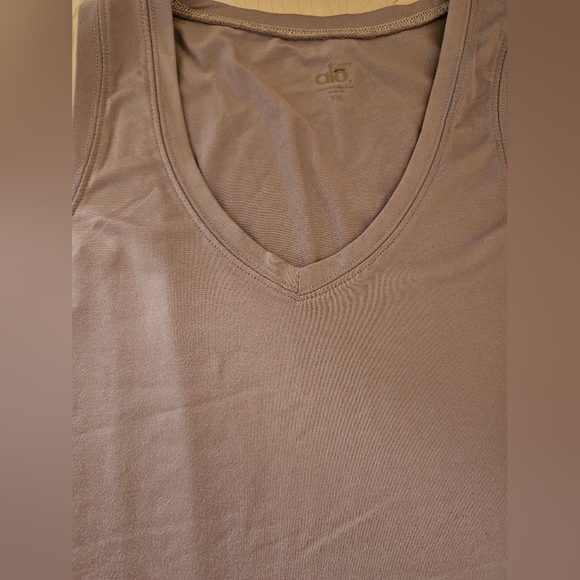 Alo Cool Fit Purple Gray V-Neck Active Tank Top Size XXL. It fit a M or L. - Picture 5 of 6